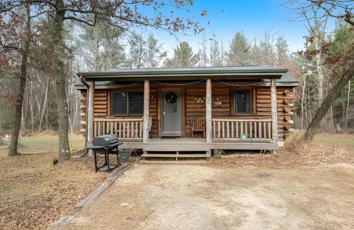 New Lisbon Cabin | Cozy 3 out of 7 cabin in tranquil New Lisbon
