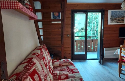 Chatel Apartment | Cozy 3-room duplex, west-facing balcony and secure parking in Châtel