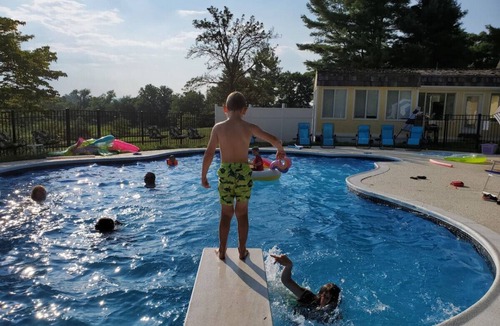 Lovettsville House | COZY 3500SF Private Pool-PickleBall-HotTub-10Acres
