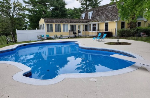 Lovettsville House | COZY 3500SF Private Pool-PickleBall-HotTub-10Acres