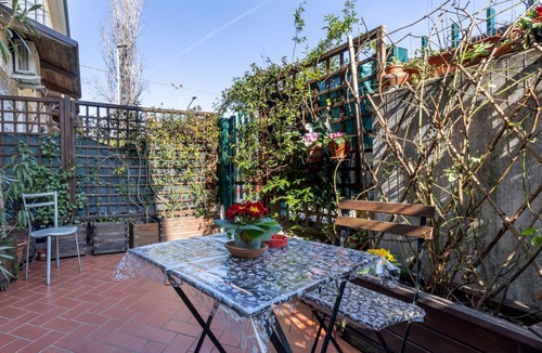 Bolognina House | Cozy 39m2 studio, ideal for an adult and a child up to 10 years old, located on the ground floor in lively Bolognina district. The location is strategic: the Fair, Tecnopolo & ring road are easily reachable, as are Central Station, the new Municipality h