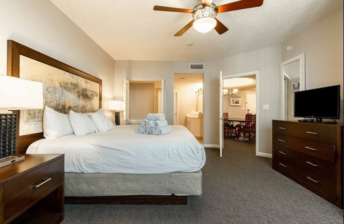 Daytona Beach Resort | Cozy 3BD/2Bath Daytona Suite - Pools, Lazy River, Bar, Slides