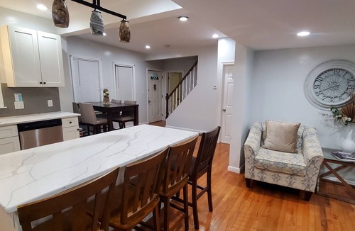 Everett House | Cozy 3bdr Free parking/Wifi, 5 min to Encore Close to Boston,Cambridge ,Salem