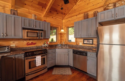 Purlear Cabin | Cozy 3BR/2.5BA Cabin Retreat on Buck Mountain, Purlear