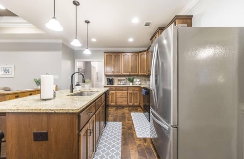 Kathleen House | Cozy 3br/2ba/king bed nice neighborhood Perry Fairground ABF Technical College