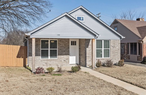 Vollintine-Evergreen House | Cozy 3BR Home - Fire Pit & Gated Parking in Midtown - Near Rhodes College & Zoo