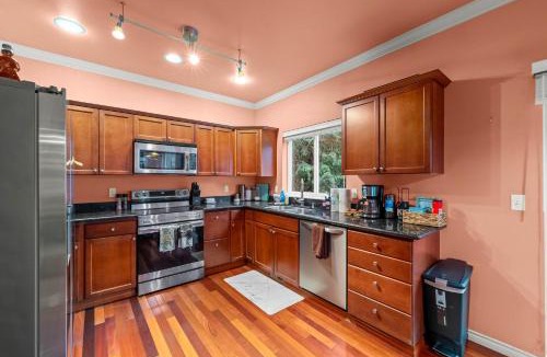 Maple Valley House | Cozy 3BR House with Lake View near Hiking Trails