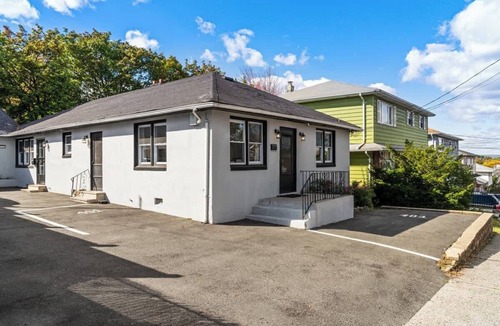 Hackensack House | Cozy 3BR w Parking, mins to NYC, FIFA