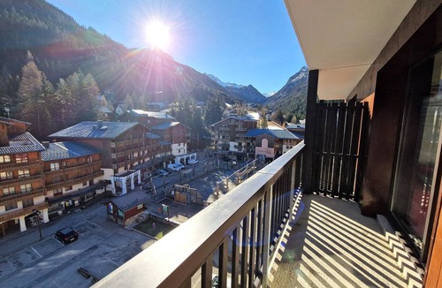 Valfrejus Apartment | Cozy 4-6 Person Apartment in Ski Resort Center with Balcony and Modern Amenities