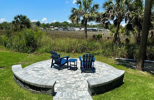 Steinhatchee House | Cozy 4 bedroom 3.5 bath waterfront home with boat dock and slip.
