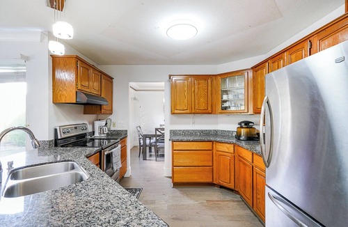 Fleetwood House | Cozy 4 beds 3 bath spacious home in one of prestigious neighbourhood for family