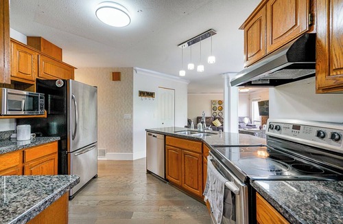 Fleetwood House | Cozy 4 beds 3 bath spacious home in one of prestigious neighbourhood for family