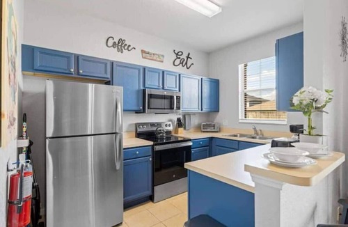 Regal Palms House | Cozy 4BR Near Disney with Shared Pool, Arcade & Gym