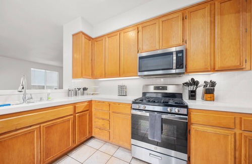 Riverside House | Cozy 4BR3B｜Garage & Street Parking｜Pet Okay｜Backyard｜Perfect For Insured #42015