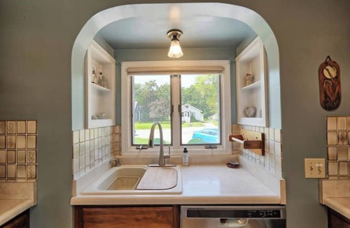 East Moline House | Cozy 5-bd home in East Moline with lots of extras!