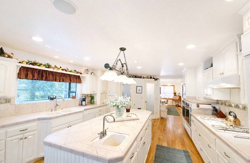 Stateline House | Cozy 5 BR Home, Close to Heavenly, Mountain Bike Trails, & Downtown (SL371)