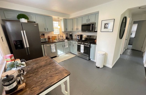 Berea House | Cozy 5BR & 2 Bath-CLE, BW, IX Center-walkout basement - firepit - dog friendly!