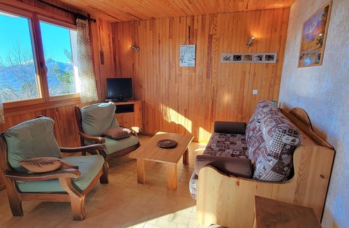 Saint-Michel-de-Chaillol Apartment | Cozy apt for 4, near skiing & hiking, balcony, pets allowed