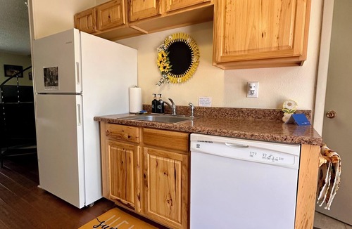Estes Park House | Cozy A-Frame! 2 Bedroom 1 Bath Close to YMCA and RMNP- Dogs OK!