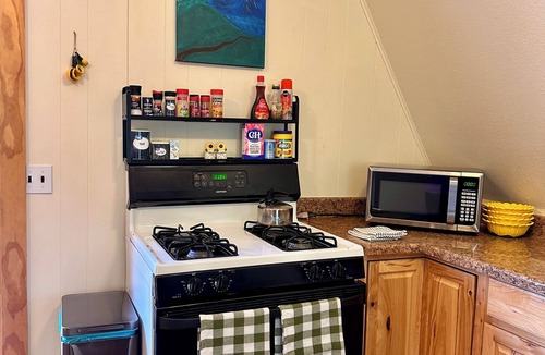 Estes Park House | Cozy A-Frame! 2 Bedroom 1 Bath Close to YMCA and RMNP- Dogs OK!