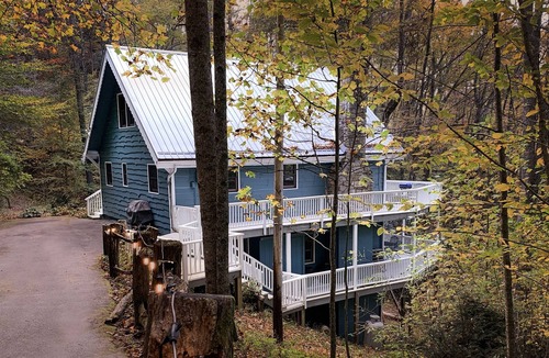 Cullowhee Ski Chalet | Cozy A Frame Cottage above Lake Glenville - Pet Friendly