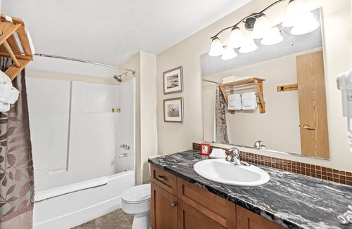 Silver Star Mountain Hotel | Cozy A-Frame Mountain Suite w/Fireplace