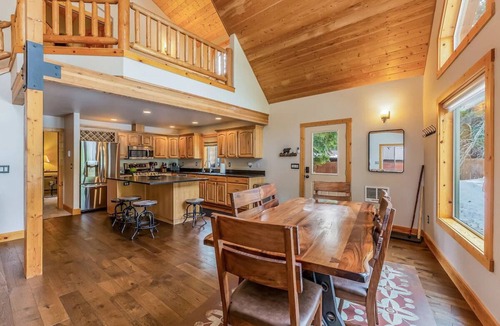 Cle Elum Cabin | COZY-A-Frame Mountain Getaway!Easy Access/HotTub-GmRm-Winter - Sun Fun