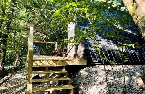 Fountain Run House | Cozy A-Frame Overlooking a Creek in Beautiful Fountain Run, Kentucky
