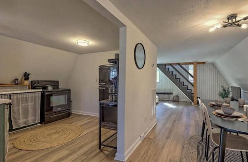Fair Play Cabin | Cozy A-frame Tiny Home with Game room 3 Minutes to Lake Hartwell!
