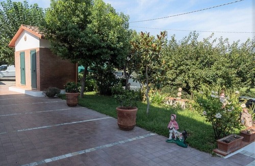 San Nico House | Cozy abode surrounded by greenery, just 10 minutes from the sea