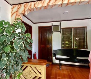 General Luna House | Cozy-Airconditioned Room 3 - May Ann Homestay