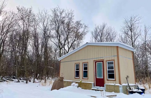 Dunnottar House | Cozy All Season Tiny House in Natural Paradise next to Lake Winnipeg