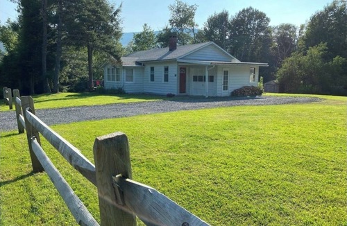 Tannersville Cabin | Cozy and bright 2-bedroom cabin in charming Elka Park