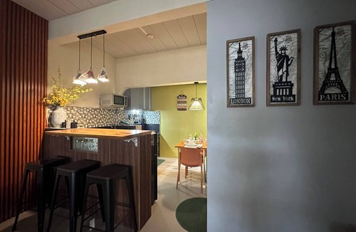 Dau House | Cozy and Charming 2-bedroom townhouse located near Clark and Malls free parking