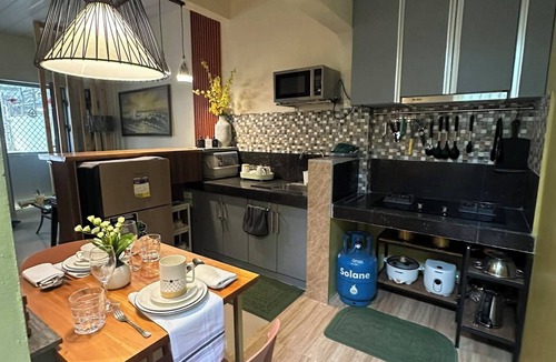 Dau House | Cozy and Charming 2-bedroom townhouse located near Clark and Malls free parking