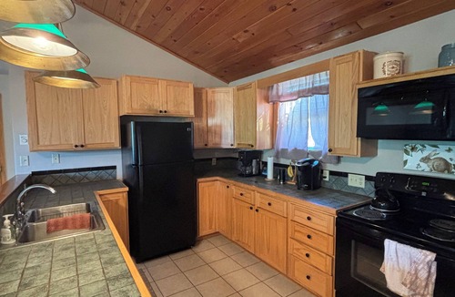Oliver House | Cozy and Comfortable 2-bedroom in Oliver