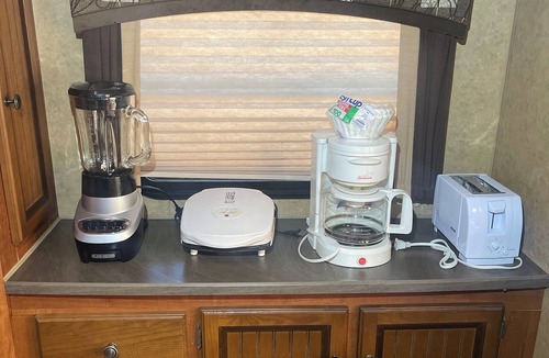 Gulf Coast Acres House | Cozy and Comfortable Camper to get fun and good times
