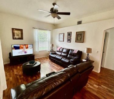 Valrico House | Cozy and Comfortable Florida Entire Home 3-Bed 2-Bath Sleeps 7