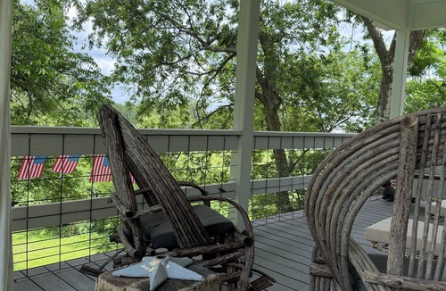 Burton House | Cozy and comfortable one bedroom with kitchen and with pasture view.