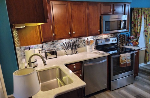 Youngstown House | Cozy and completely updated The Farmhouse at Lanterman's Village