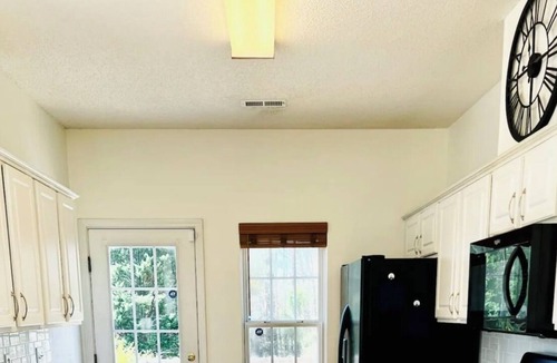 Durham House | Cozy and Convenient to Everything!