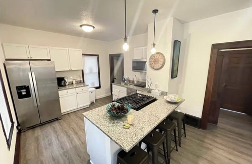 Minneapolis House | Cozy and Modern 4 bedroom 1 Bathroom McKinley Home