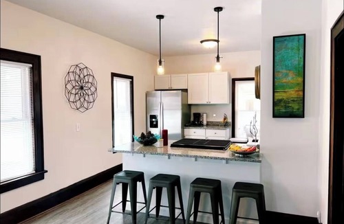 Minneapolis House | Cozy and Modern 4 bedroom 1 Bathroom McKinley Home
