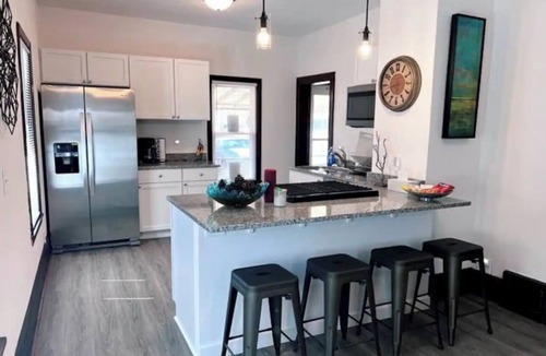 Minneapolis House | Cozy and Modern 4 bedroom 1 Bathroom McKinley Home