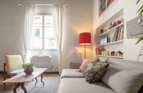 San Frediano House | Cozy and modern studio apartment by Mmega