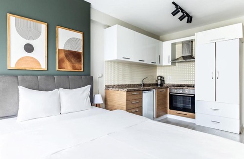 Atasehir Apartment | Cozy and Modern Studio with City View in Atasehir