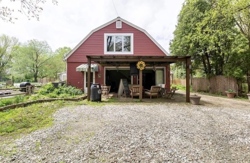 Indianapolis House | Cozy and Rustic Barn Loft, 10 Minutes from downtown!