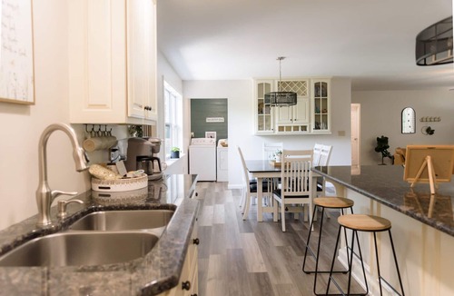 Fisherville House | Cozy and secluded getaway with hot tub & fireplace
