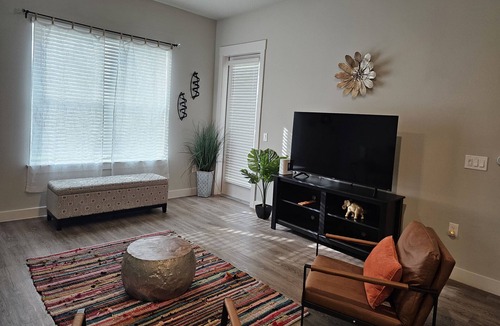 Northwest Orlando Apartment | Cozy and Spacious 1 bedroom King suite 10 mins from Downtown