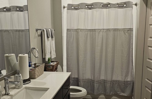 Northwest Orlando Apartment | Cozy and Spacious 1 bedroom King suite 10 mins from Downtown